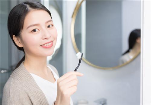 刷牙时刷舌苔好不好（刷牙时刷舌苔好不好用）-九图集