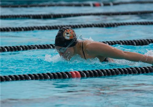 早晨游泳对身体好吗 早晨游泳对身体好吗的英文-九图集