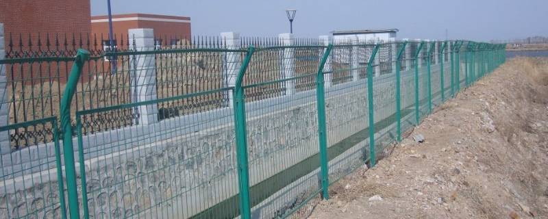 隔离栅按其使用材料的不同可分为 隔离栅按其使用材料的不同可分为什么