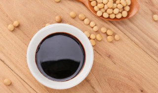 酱油倒在地上怎么清洗干净 酱油撒地上怎么去除