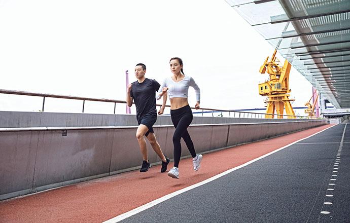 跑步肚子左边疼要停吗(跑步肚子右边疼要停吗)-九图集