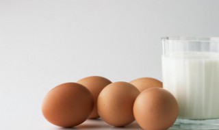 鸡蛋煮熟后在水里是浮的还是沉的 鸡蛋煮熟后在水里是浮的还是沉的为什么