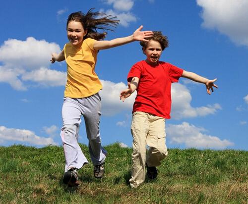 初潮后还能长多高(女孩初潮后还能长高多少厘米)