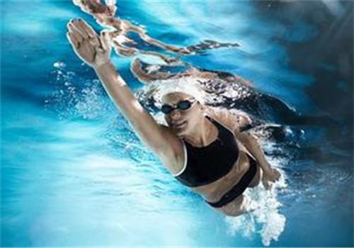 游泳的好处有哪些 成人游泳的好处有哪些-九图集
