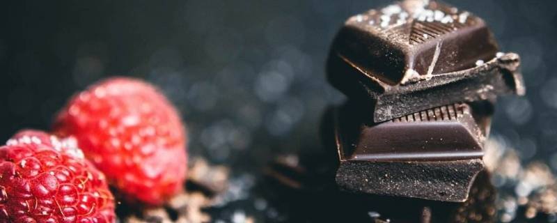 黑巧克力怎么吃才不苦(黑巧克力苦不苦)-九图集