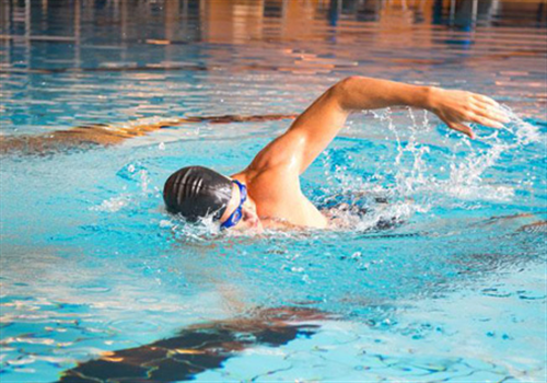 为什么游泳的时候尿多 为什么游泳的时候尿多正常吗-九图集