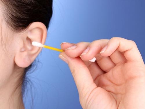 游泳后耳朵进水耳内响怎么办（游泳耳朵进水有水声）-九图集