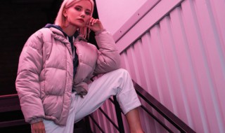 羽绒服手洗了可以用洗衣机脱水吗（羽绒服手洗后可以用洗衣机脱水吗）-九图集