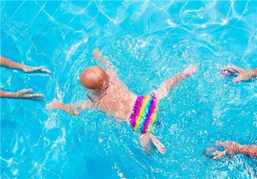 游泳和跑步哪个更减肥（游泳和跑步哪个减肥效果更好）-九图集