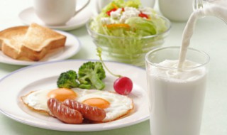 生牛奶煮熟后结块怎么回事 为什么生牛奶煮着煮着结块了