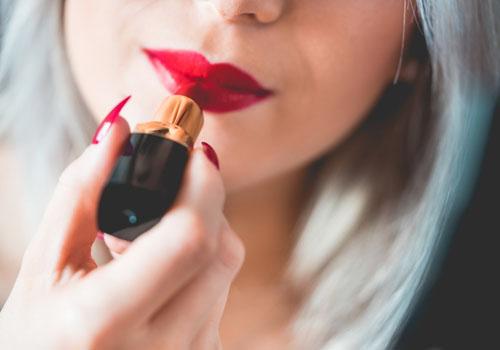 冬天嘴巴干裂怎么办 冬天嘴巴干裂怎么办?-九图集