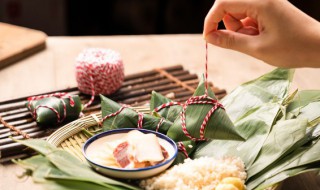 毛线包的粽子掉色可以吃吗（包粽子的毛线掉色煮的粽子还能吃吗?）