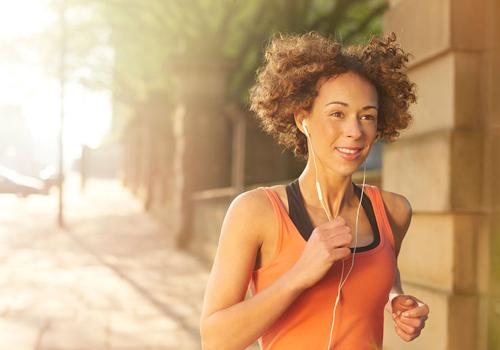 跑步听歌好不好 跑步适合听歌吗-九图集