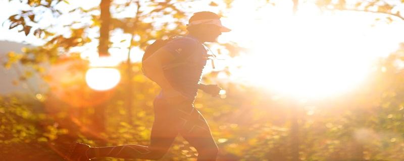 早上跑步是先吃早餐还是先跑（早上跑步是先吃早餐还是先跑步）-九图集