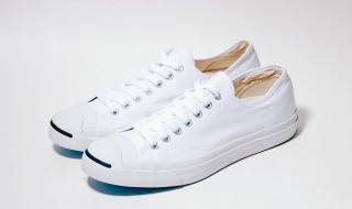 怎样清洗白色匡威(怎样清洗白色匡威帆布鞋)