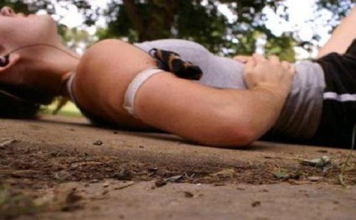 剧烈运动后肚子疼怎么回事(剧烈运动后肚子疼痛是怎么回事)