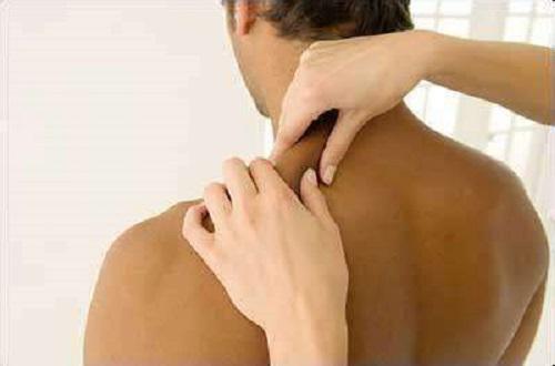 胃痛按摩哪里见效快图(胃疼痛按摩哪里)