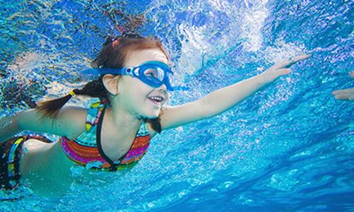 女孩子学游泳还是跳舞 女孩子学游泳还是跳舞比较好