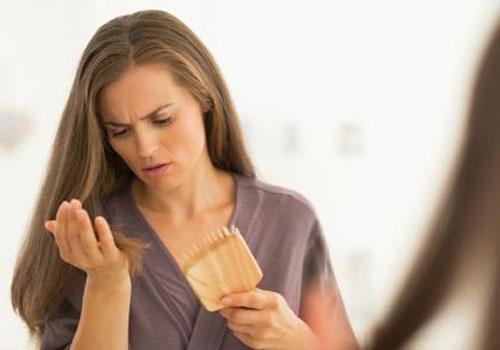 女人更年期脱发的原因 更年期女性脱发的原因