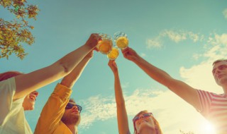 桃和啤酒能一起吃吗 猕猴桃和啤酒能一起吃吗-九图集