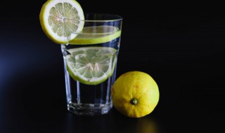 参茶泡柠檬有什么好处（茶和柠檬泡水喝有什么好处）-九图集