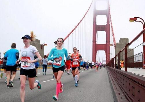 跑马拉松能喝红牛吗 跑马拉松前能喝牛奶吗-九图集