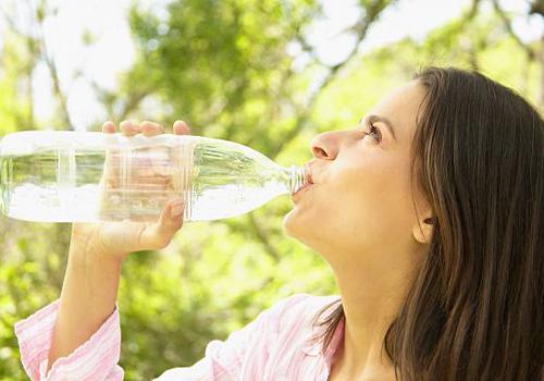 喝了水还是口渴是怎么回事(喝水后还是口渴怎么回事)