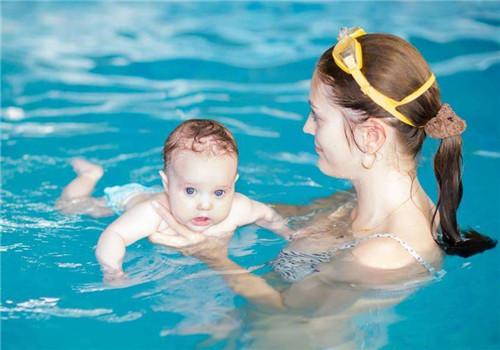 婴儿游泳有什么好处(婴儿游泳有什么好处和坏处)