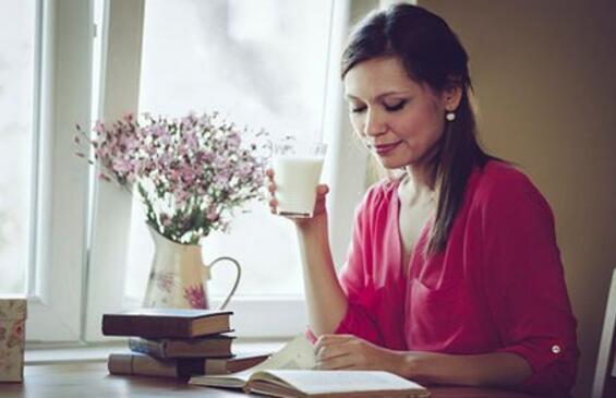 更年期怎么预防骨质疏松（更年期怎么预防骨质疏松补充点什么东西）-九图集