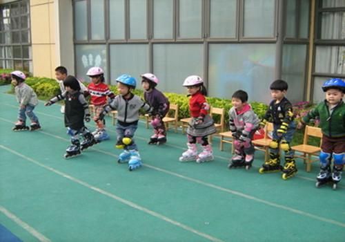 练轮滑能长高吗(学轮滑可以长高个子么)