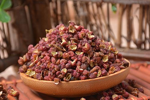 花椒泡脚多长时间最佳（花椒泡脚一星期泡几次最佳）-九图集