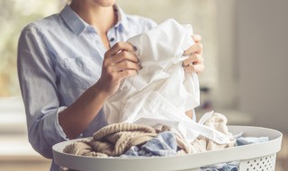 杨梅汁如何清洗 杨梅汁怎么清洗-九图集