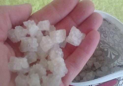 粗盐热敷的好处 粗盐热敷的好处与作用 这些你不知道-九图集