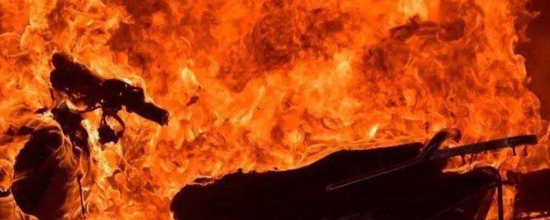 室内起火时为什么不能急于打开门窗（室内起火时为什么不能急于打开门窗窗户）