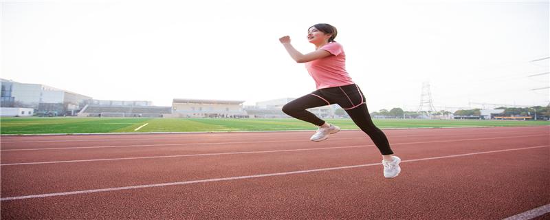 专业跑鞋为什么鞋底硬（鞋底硬的鞋跑步好吗）-九图集