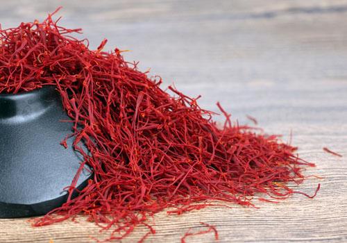 经期用藏红花泡脚好吗 来姨妈用藏红花泡脚好不好-九图集