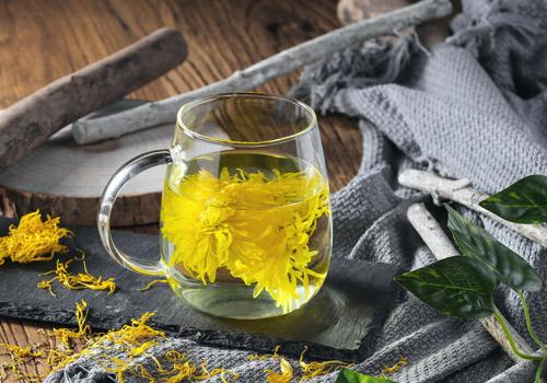 菊花茶泡脚有什么好处 菊花茶泡脚有什么好处与坏处