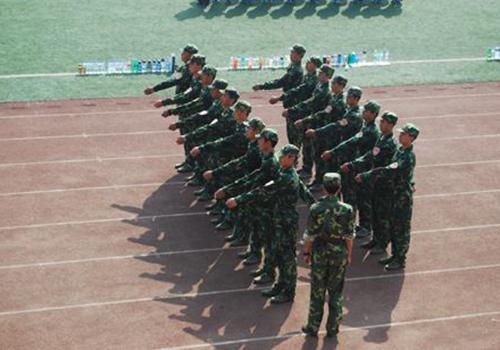 军训可以戴隐形眼镜吗 军训可以戴隐形眼镜吗女生