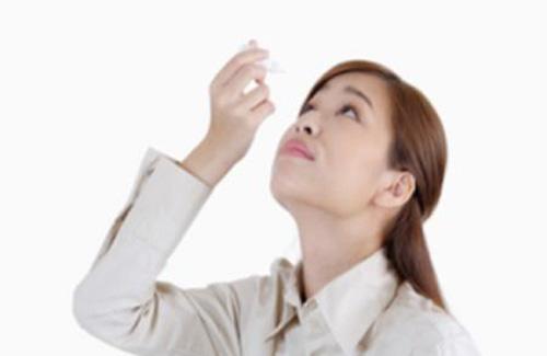 眼药水可以泡隐形眼镜吗-九图集