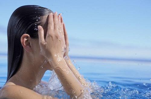 游泳后眼睛红怎么办 游泳眼睛发红怎么办-九图集