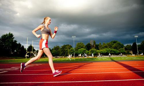 跑完步出汗怎么办(跑完步出的汗怎么处理)