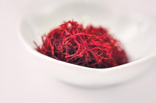 失眠喝藏红花有效果吗(藏红花对失眠有没有帮助效果)