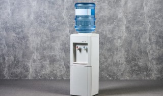 饮水机用啤酒怎么清洗（啤酒清洗洗衣机的步骤）-九图集