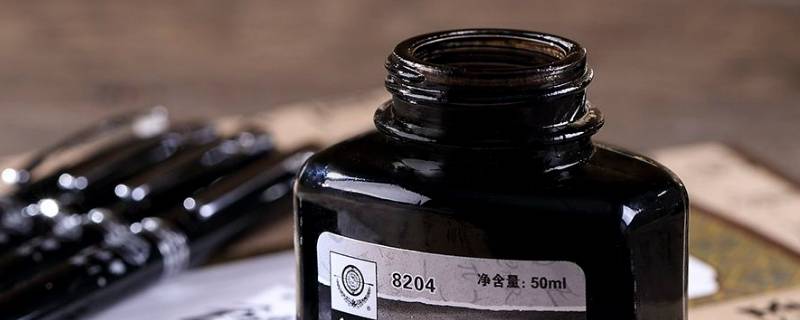 如何洗衣服上的墨水（衣服上的墨水怎么洗）-九图集