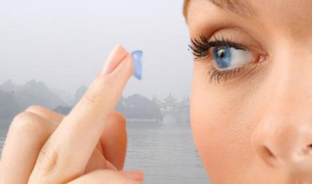 隐形眼镜怎么选择（隐形眼镜怎么选择度数）