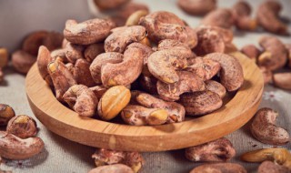 腰果的皮有毒吗(腰果皮吃了对人体有害吗)