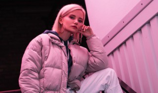 羽绒服能不能放洗衣机洗（羽绒服能不能放洗衣机洗烘干?）-九图集