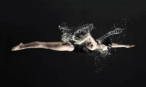 女生游泳要穿内衣吗(女性游泳要穿内衣么)-九图集