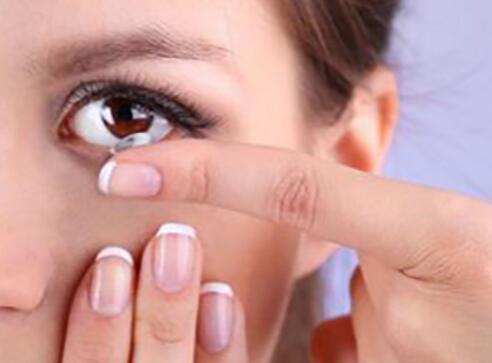 隐形眼镜戴多久为宜 隐形眼镜最多戴多久-九图集