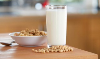 微波炉热牛奶会破坏营养吗(微波炉热牛奶会破坏营养价值吗)-九图集